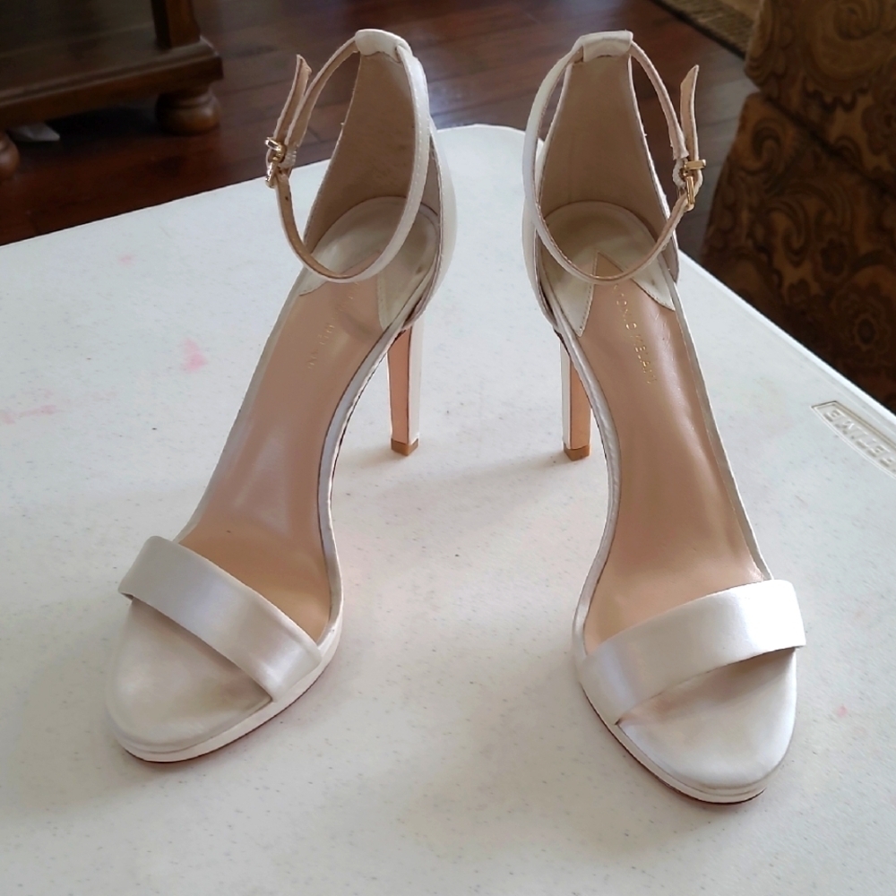 Antonio Melani women's cream satin heeled sandals size 8.5
